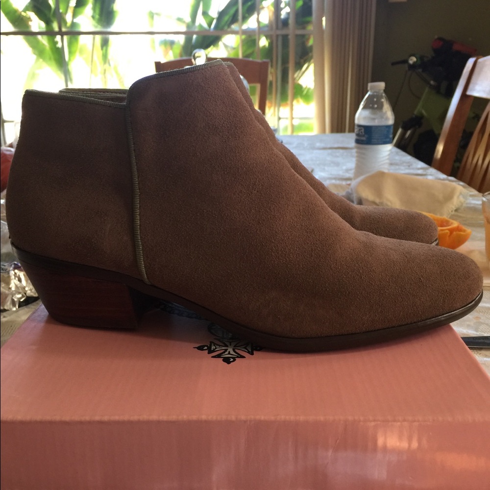 Crown Vintage Size 8 1/2